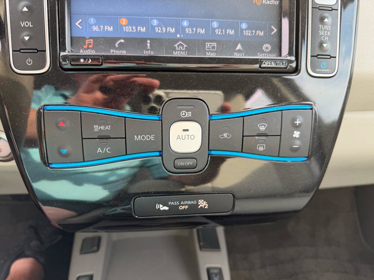 Used 2016 Nissan Leaf SV FWD image 16