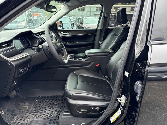 Used 2024 Jeep Grand Cherokee L Limited image 16