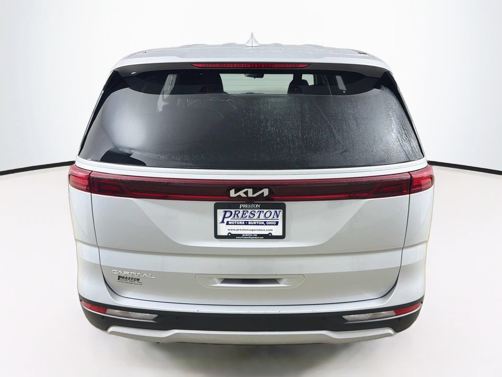Used 2023 Kia Carnival LX FWD image 6