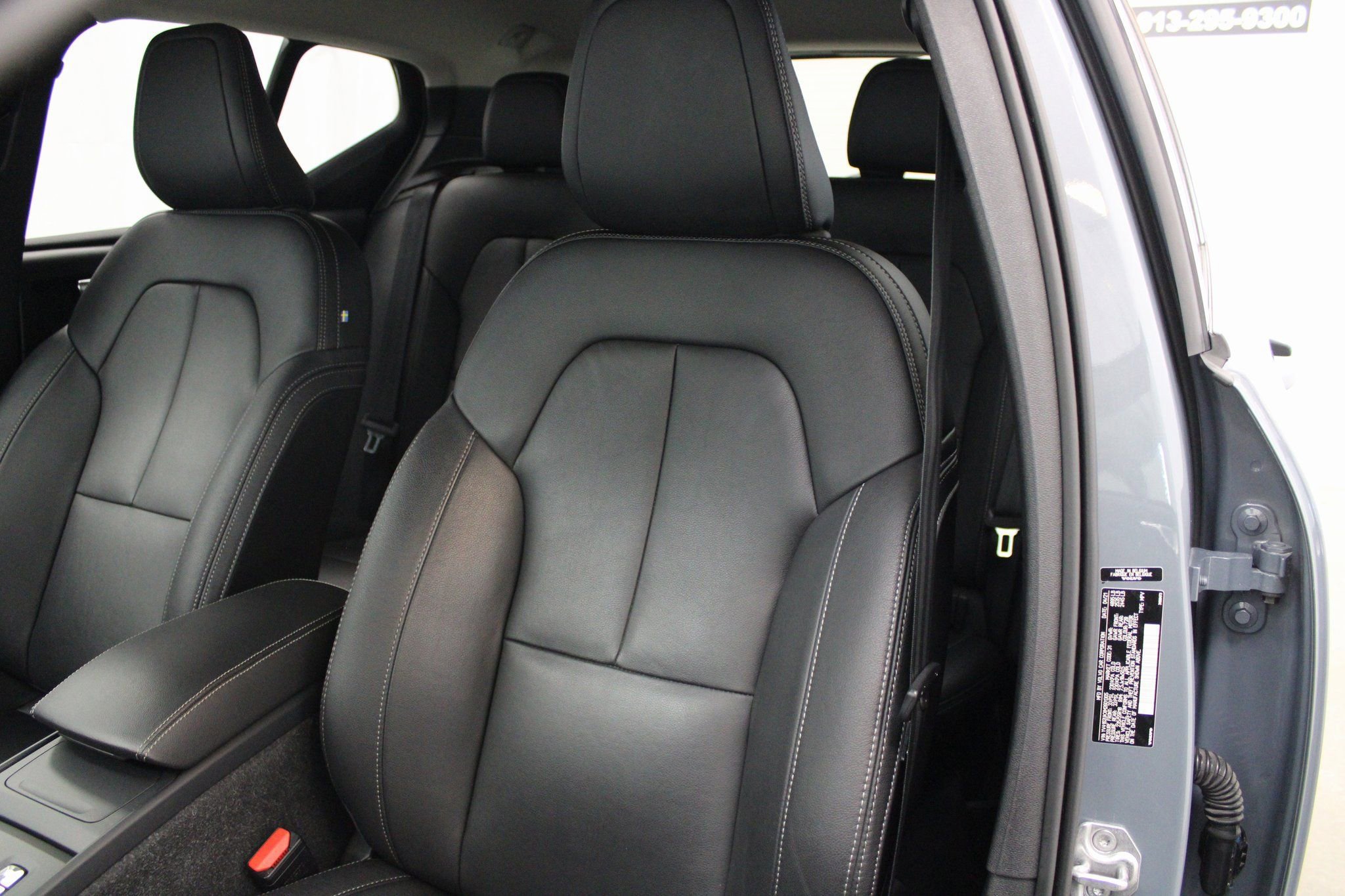 Used 2021 Volvo XC40 T5 Momentum image 18