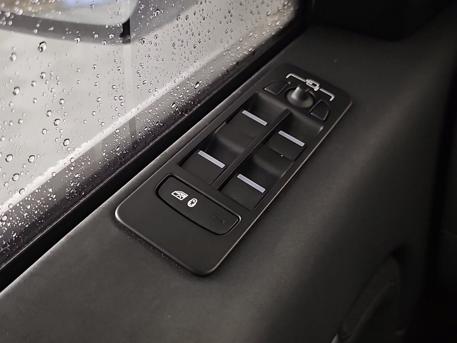 Used 2020 Land Rover Discovery Sport S AWD/4WD image 27