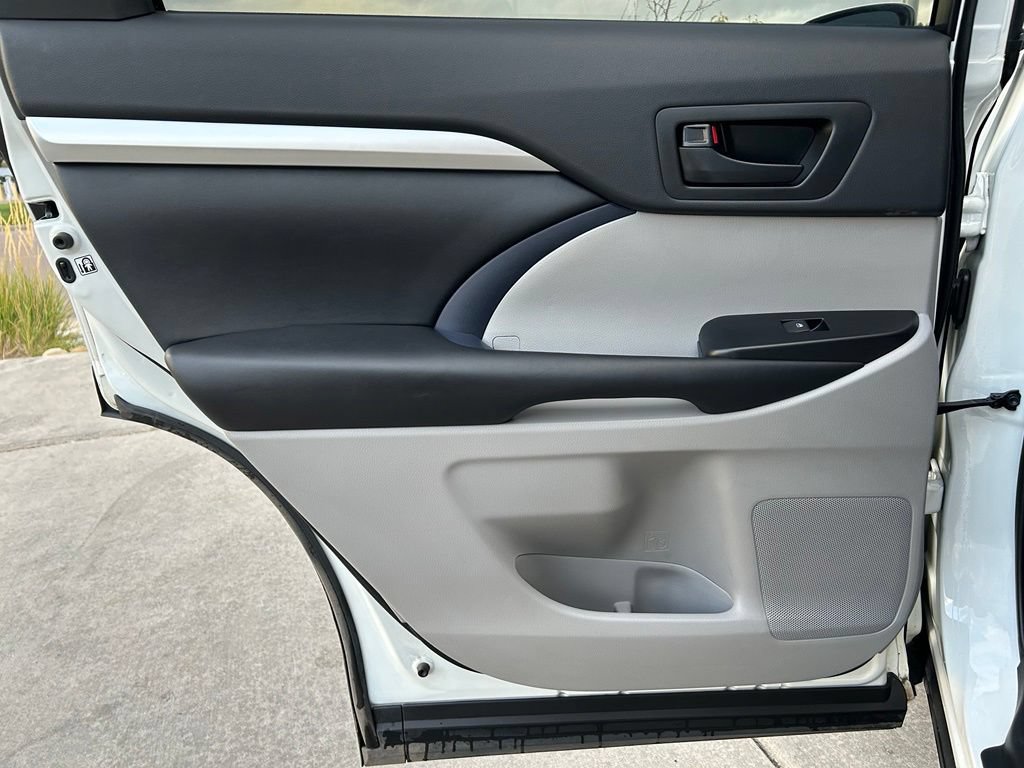 Used 2018 Toyota Highlander Plus AWD/4WD image 26