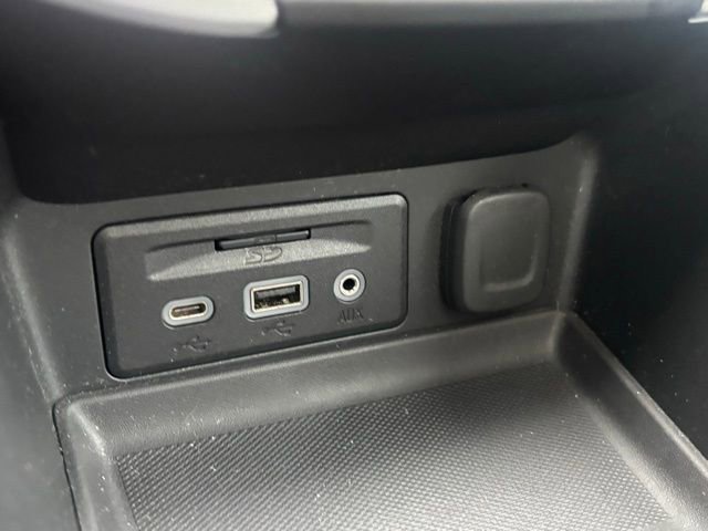 Certified 2023 GMC Terrain SLT w/ Infotainment Package II image 32