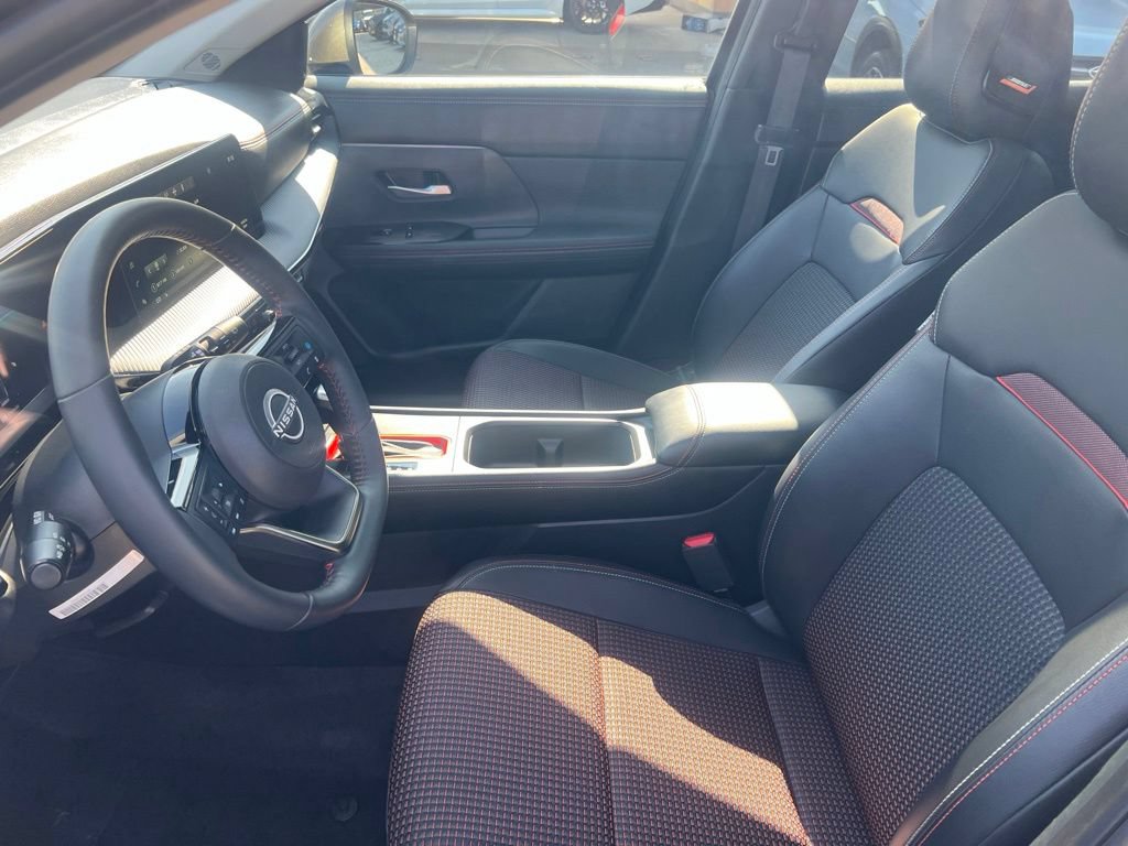 Certified 2025 Nissan Kicks SR w/ SR Premium Package AWD/4WD image 4