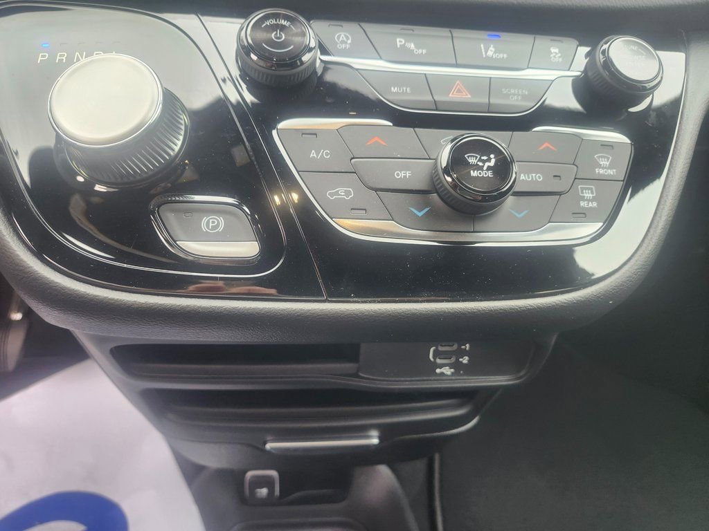 New 2026 Chrysler Voyager LX image 17