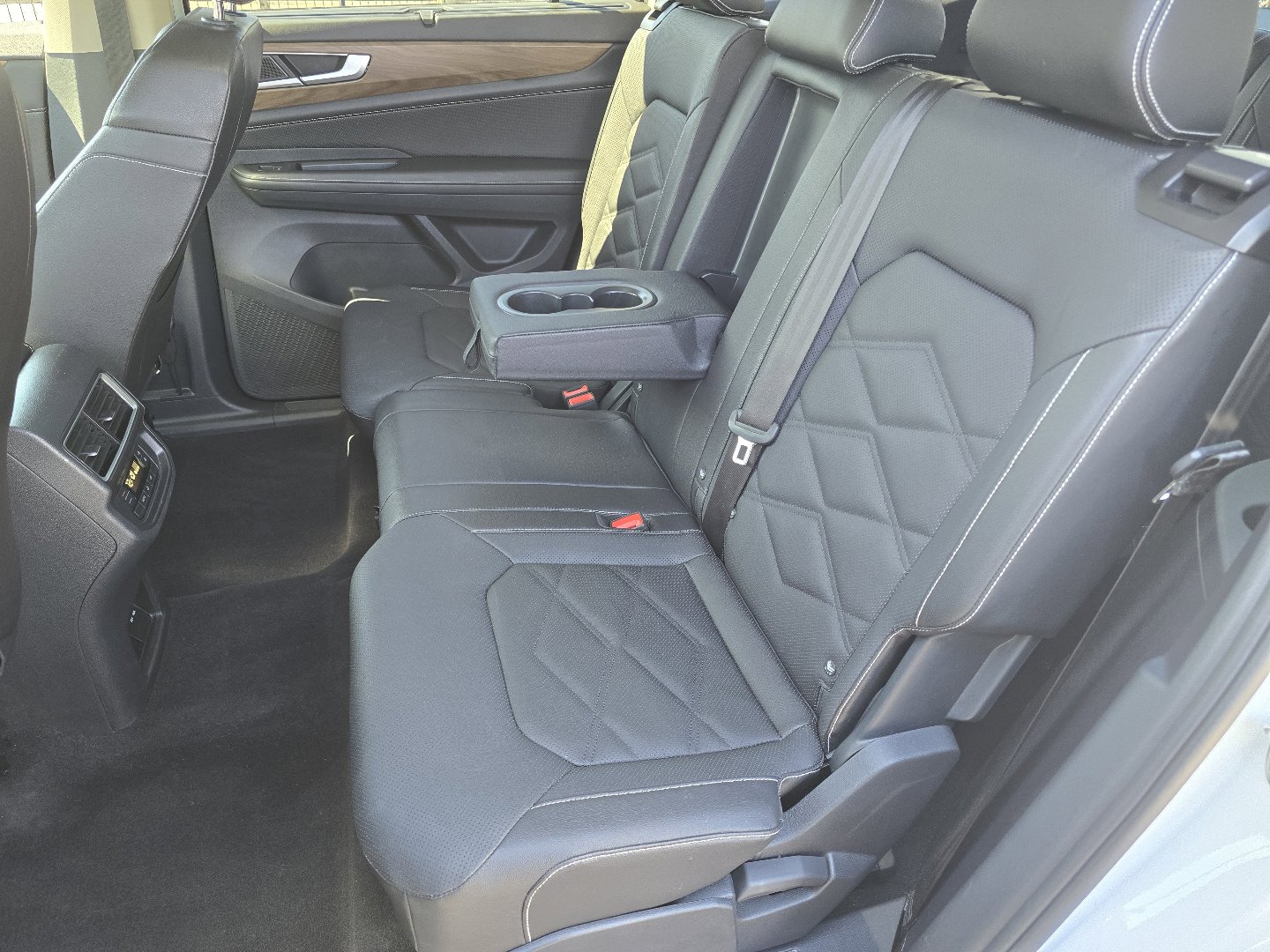 Used 2025 Volkswagen Atlas SE AWD/4WD image 29