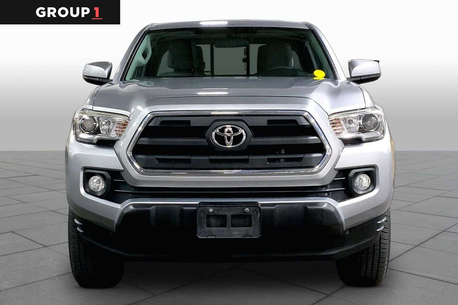 Certified 2017 Toyota Tacoma SR5 AWD/4WD image 4