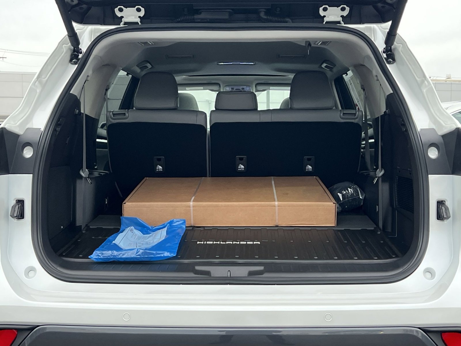 New 2025 Toyota Highlander Limited image 19
