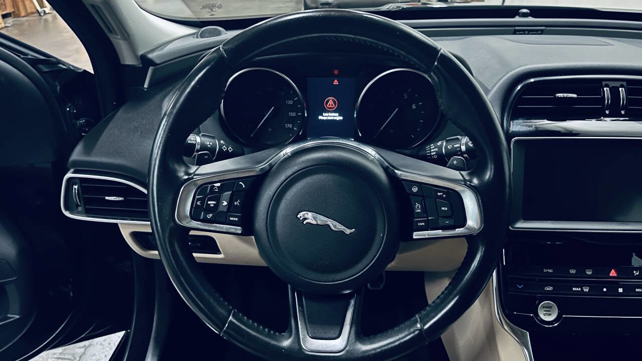 Used 2019 Jaguar XE Prestige image 26