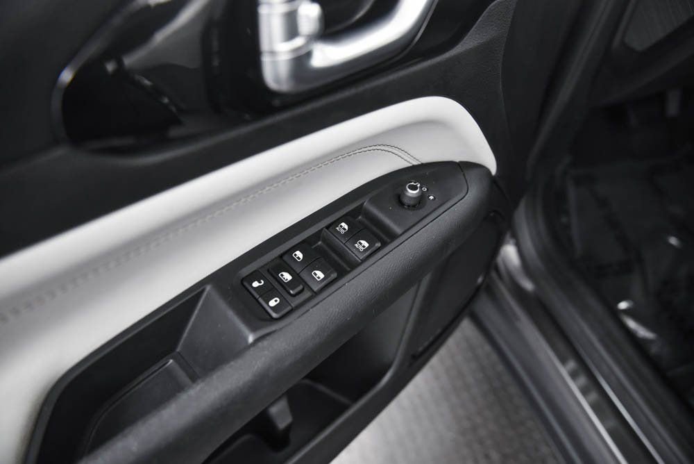 Used 2024 Jeep Compass Limited image 11