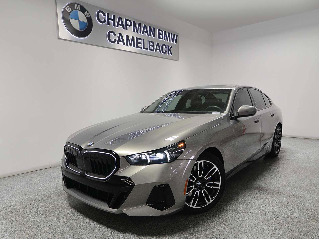 Certified 2026 BMW 530i xDrive w/ M Sport Package AWD/4WD image 1