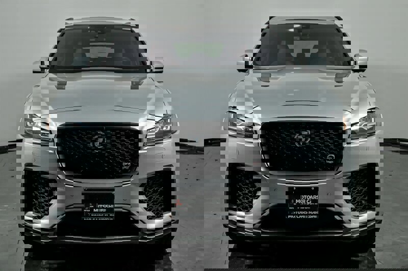 Used 2020 Jaguar F-PACE SVR image 4