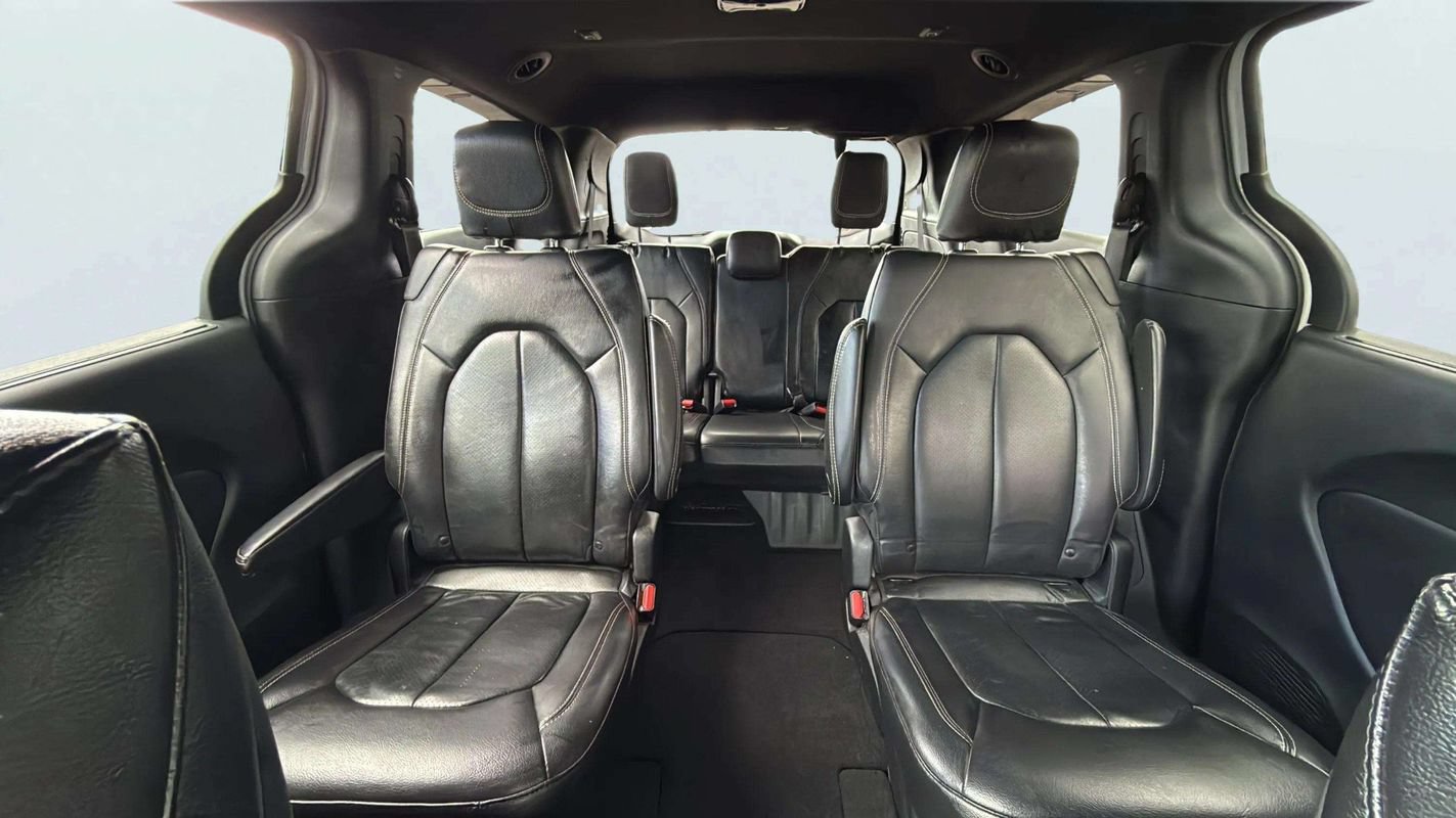 Used 2022 Chrysler Pacifica Touring-L w/ Uconnect Theater Family Group AWD/4WD image 13