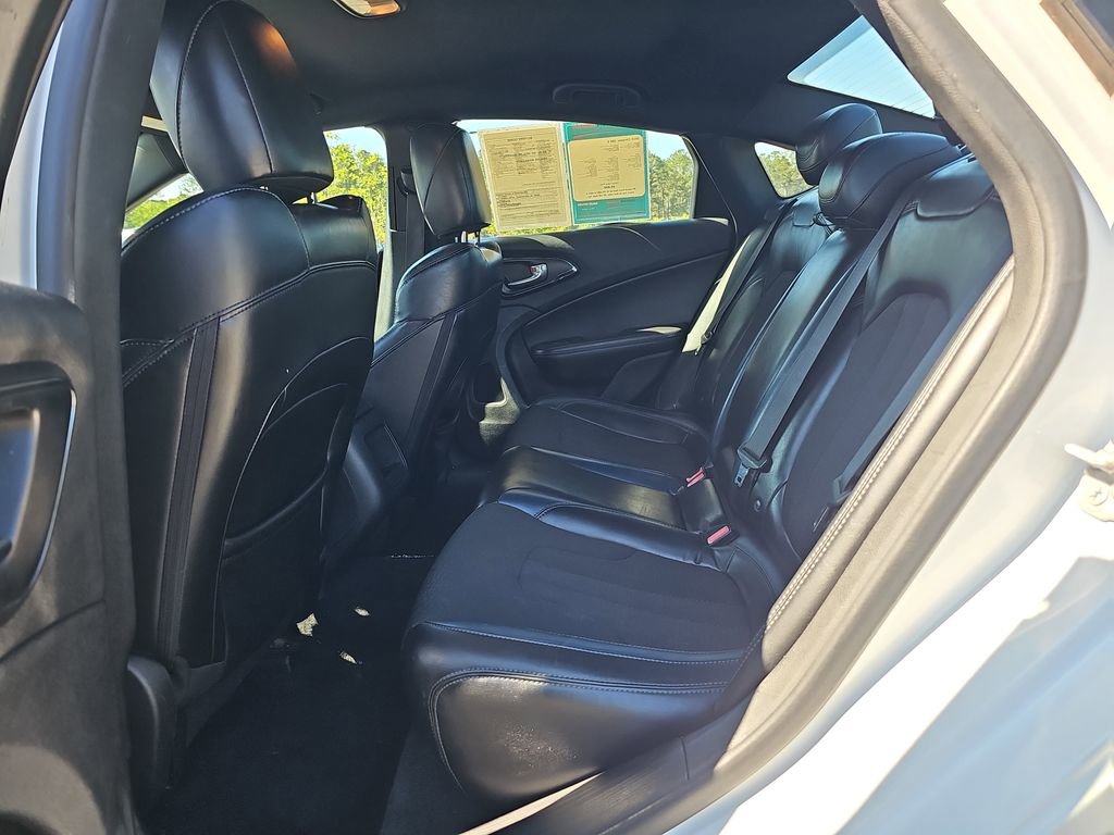 Used 2015 Chrysler 200 S image 18
