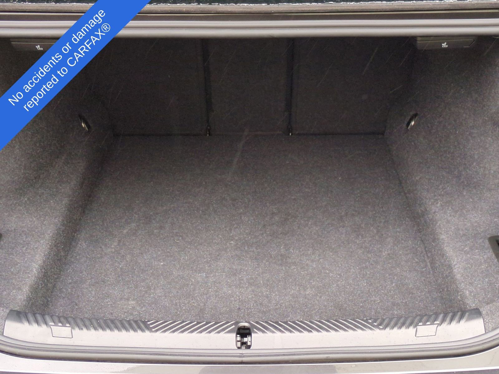 Used 2025 BMW 530i xDrive w/ Premium Package image 38