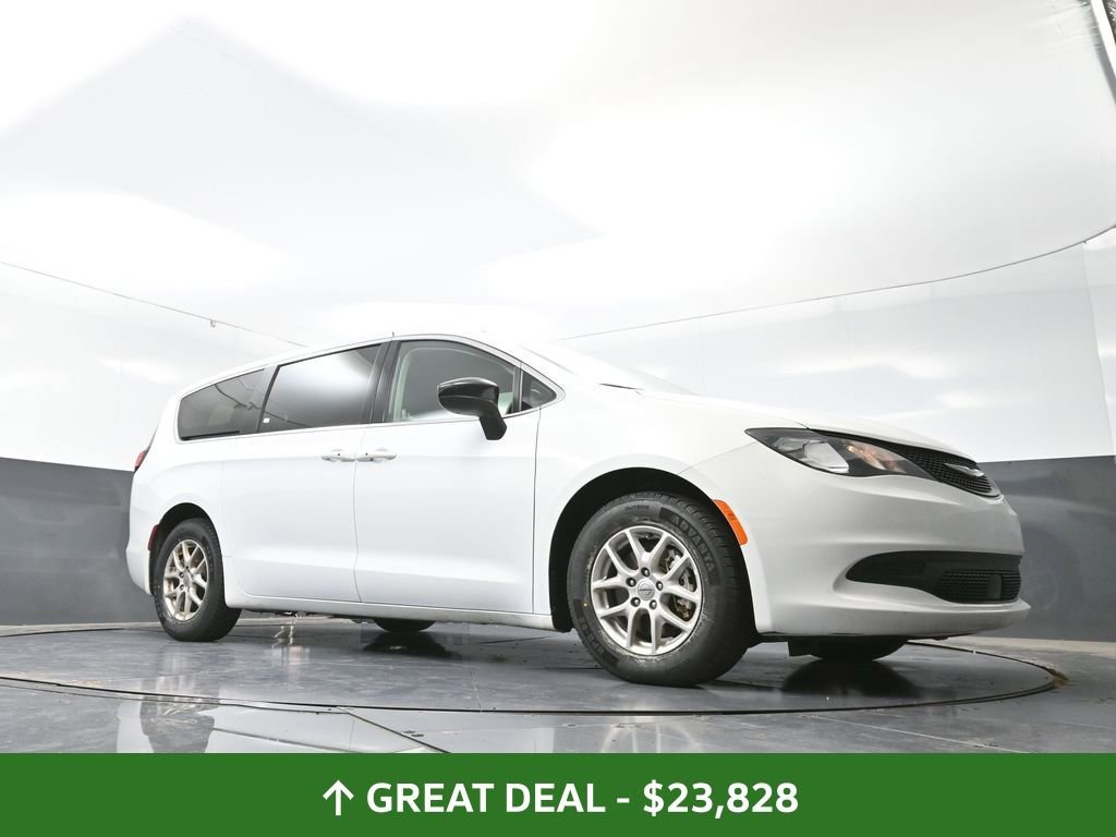 Used 2024 Chrysler Voyager LX image 26