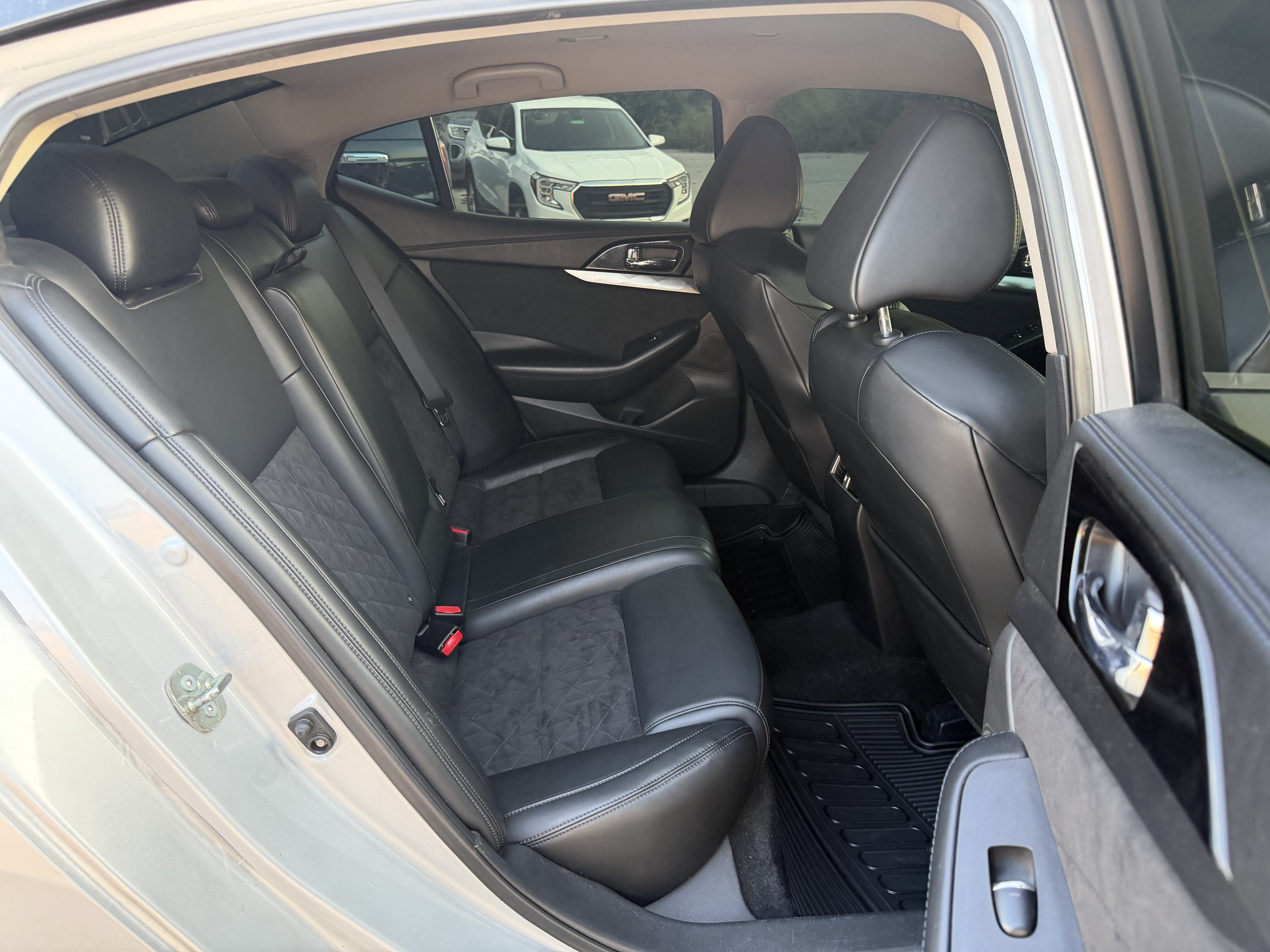 Used 2016 Nissan Maxima SR FWD image 9