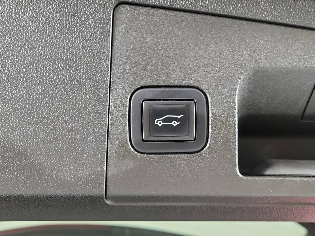Certified 2023 Cadillac XT4 Luxury FWD image 9