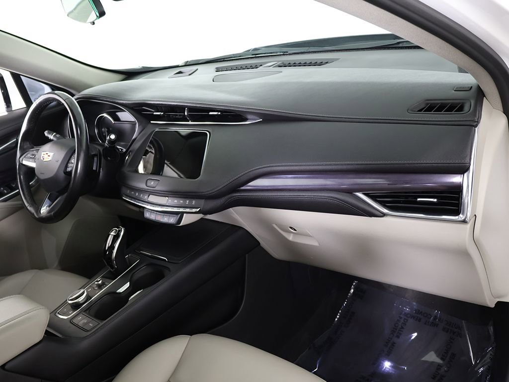 Used 2023 Cadillac XT4 Luxury w/ Cold Weather Package image 30