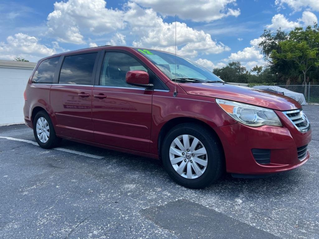 Used 2012 Volkswagen Routan SEL FWD image 4