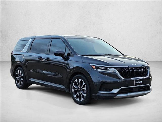 Used 2024 Kia Carnival EX image 3