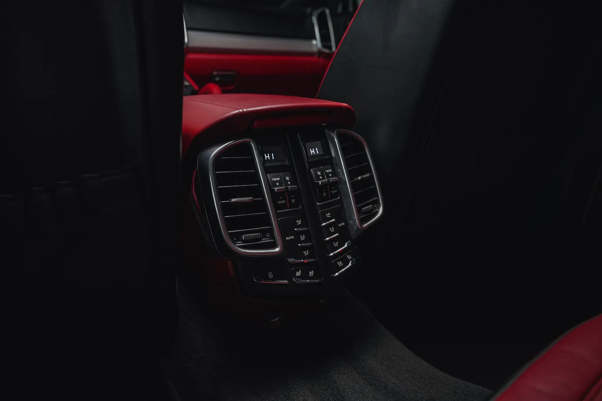 Used 2015 Porsche Cayenne Turbo image 46