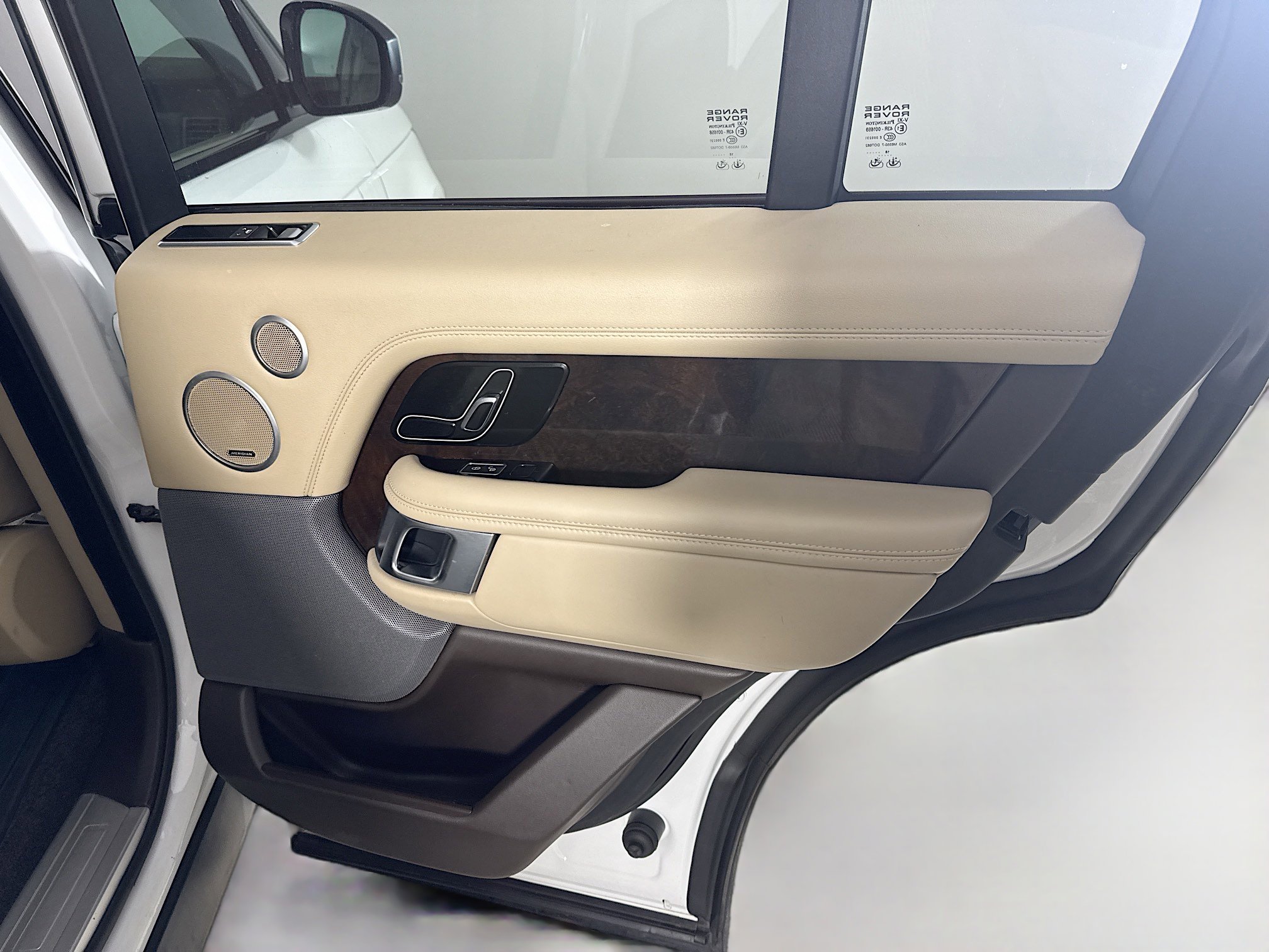 Used 2019 Land Rover Range Rover HSE image 28