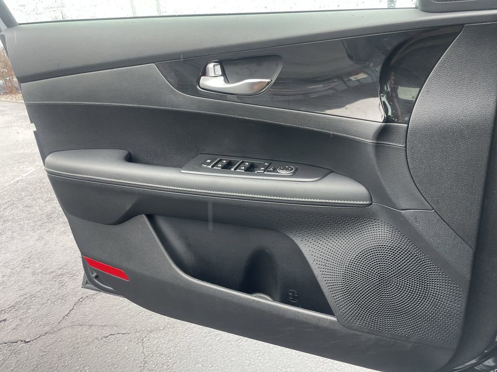 Certified 2024 Kia Forte GT-Line image 20