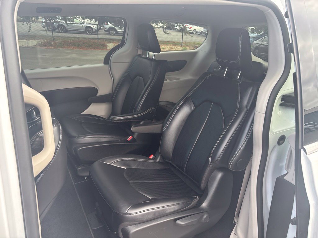 Used 2024 Chrysler Pacifica Limited FWD image 9