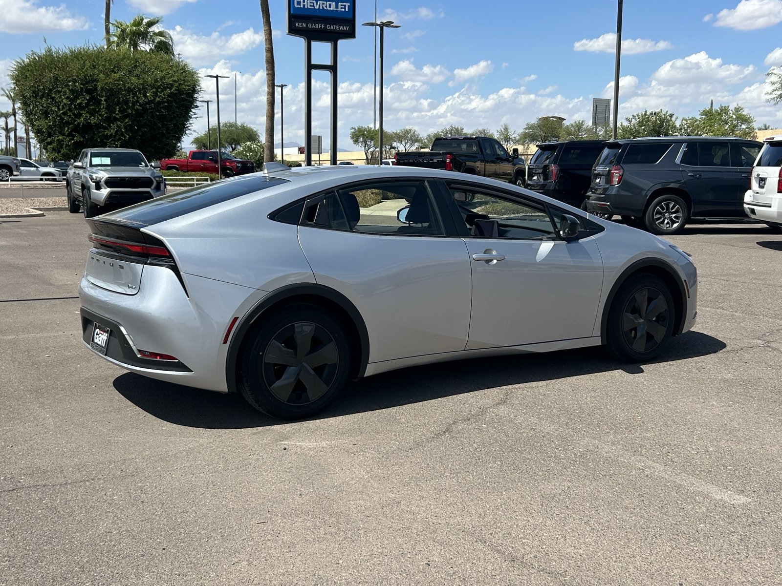 Used 2025 Toyota Prius LE FWD image 5