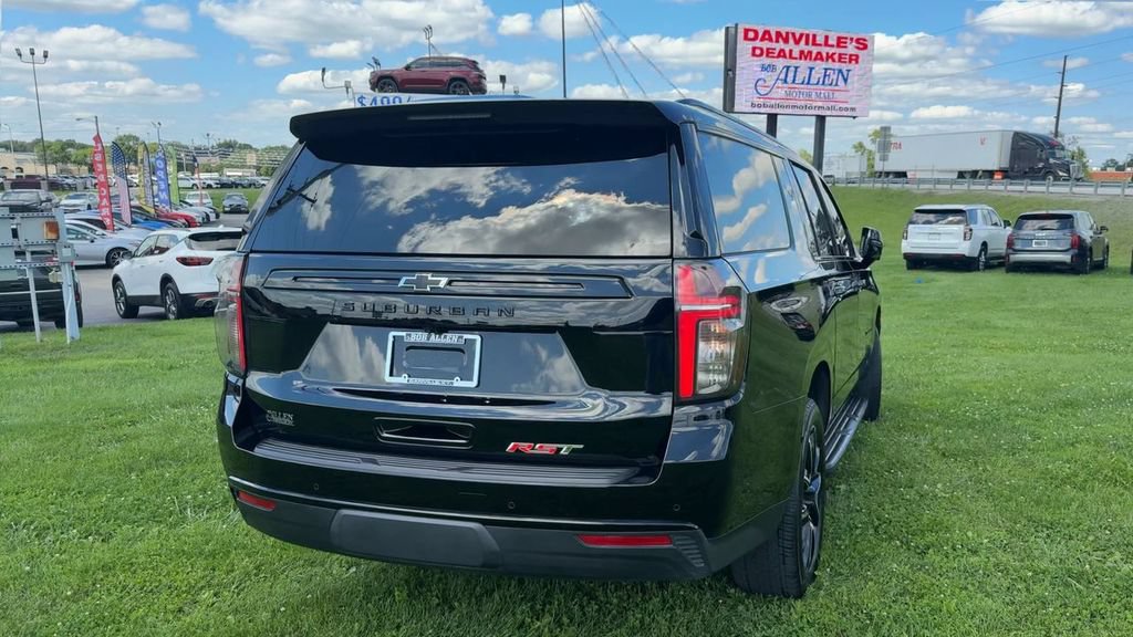 Used 2024 Chevrolet Suburban RST w/ Luxury Package AWD/4WD image 6