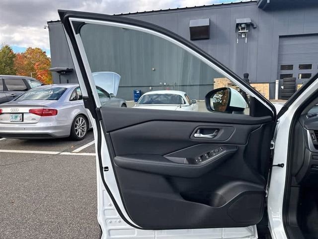 New 2026 Nissan Rogue SV image 9