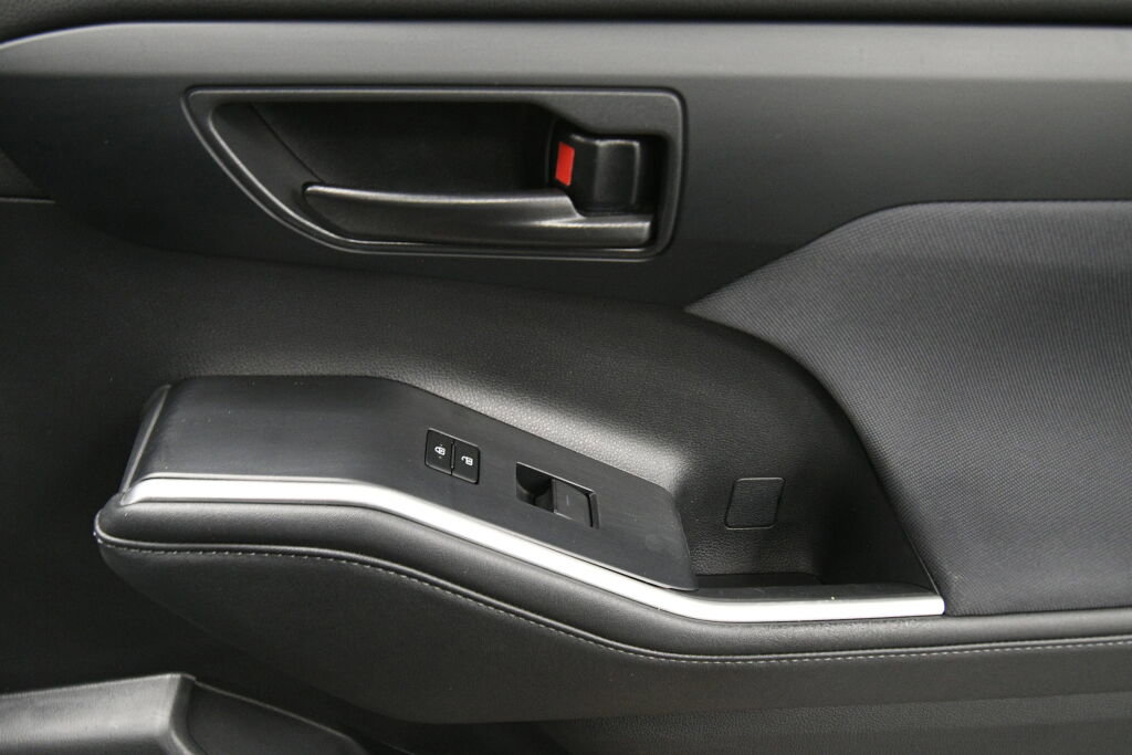 Certified 2023 Toyota Highlander L image 26