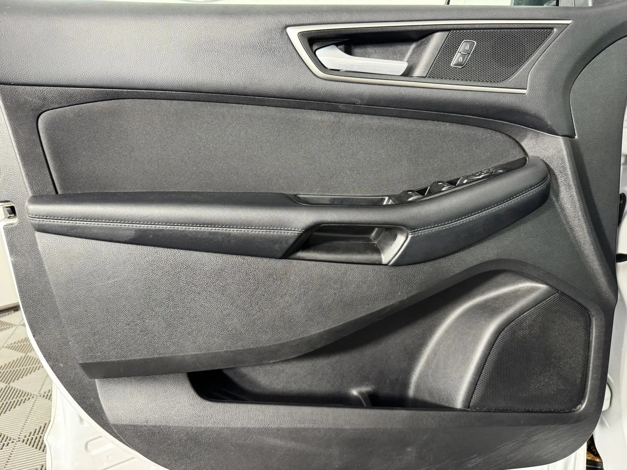 Used 2016 Ford Edge SEL FWD image 35