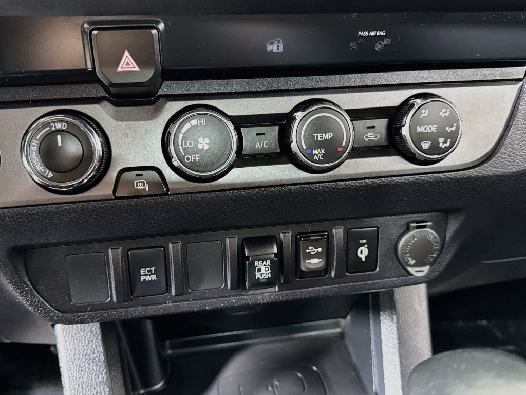 Used 2019 Toyota Tacoma TRD Sport AWD/4WD image 17
