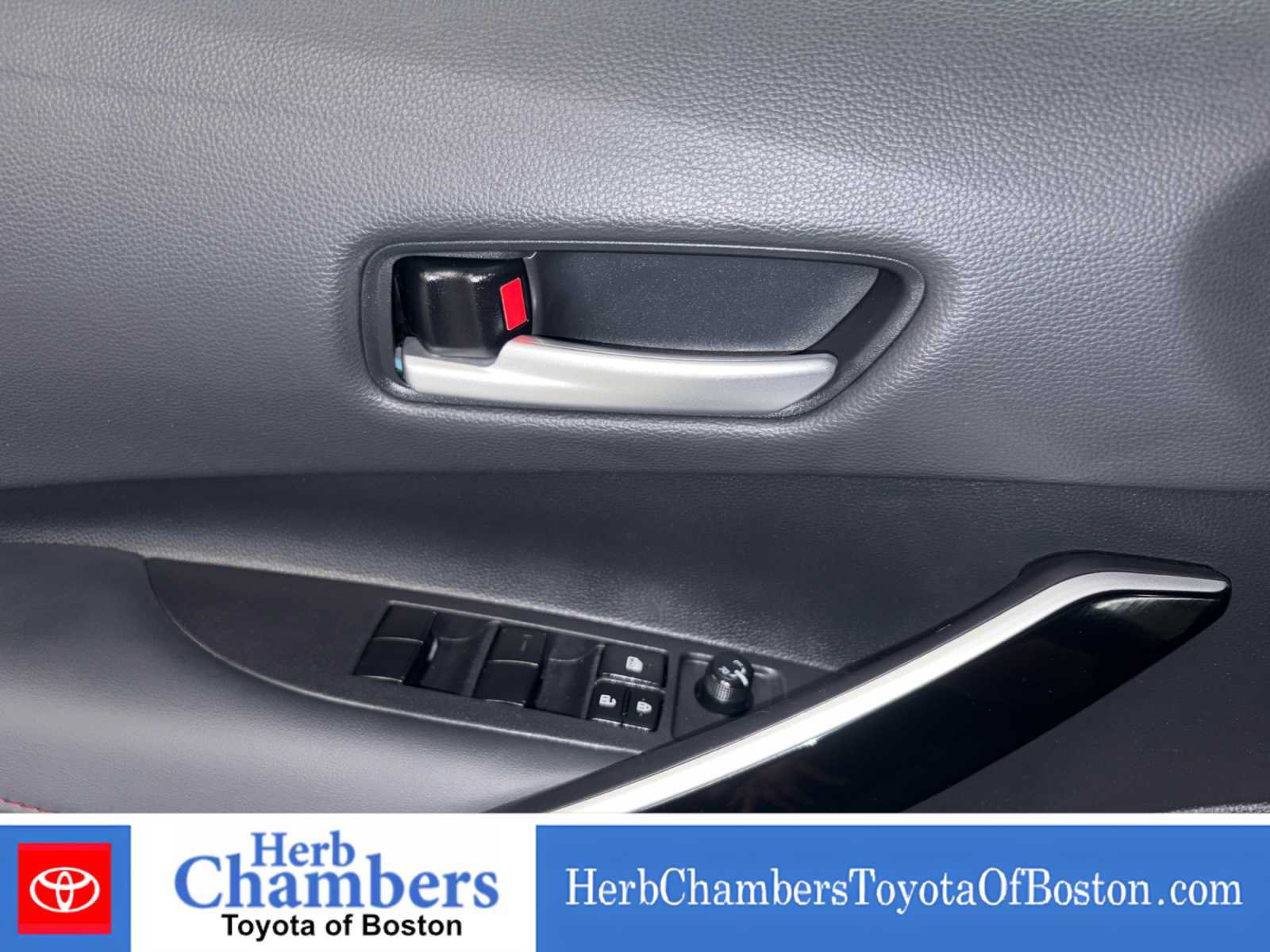 Used 2025 Toyota Corolla XSE FWD image 14