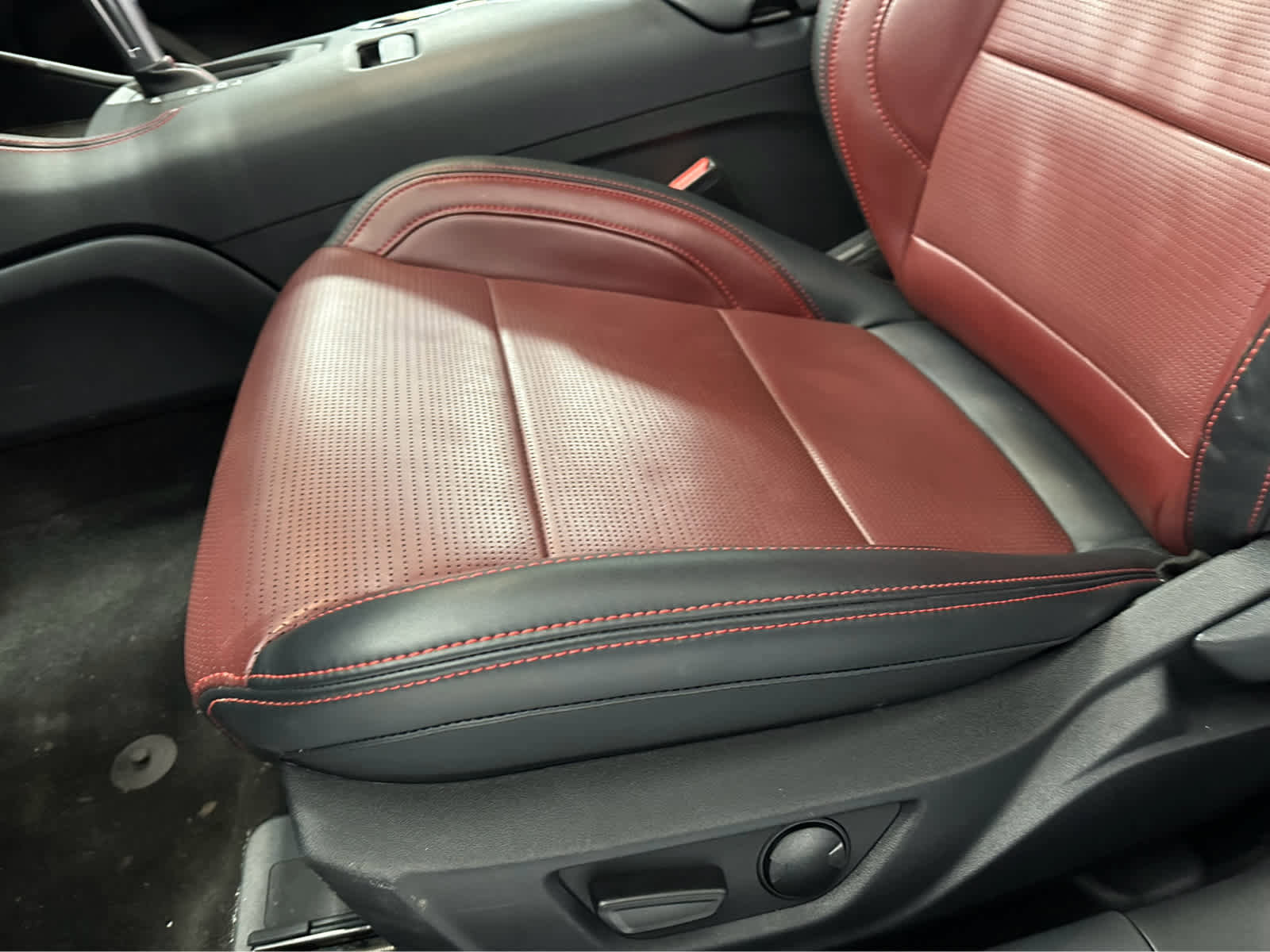 Used 2025 Ford Mustang Premium image 25