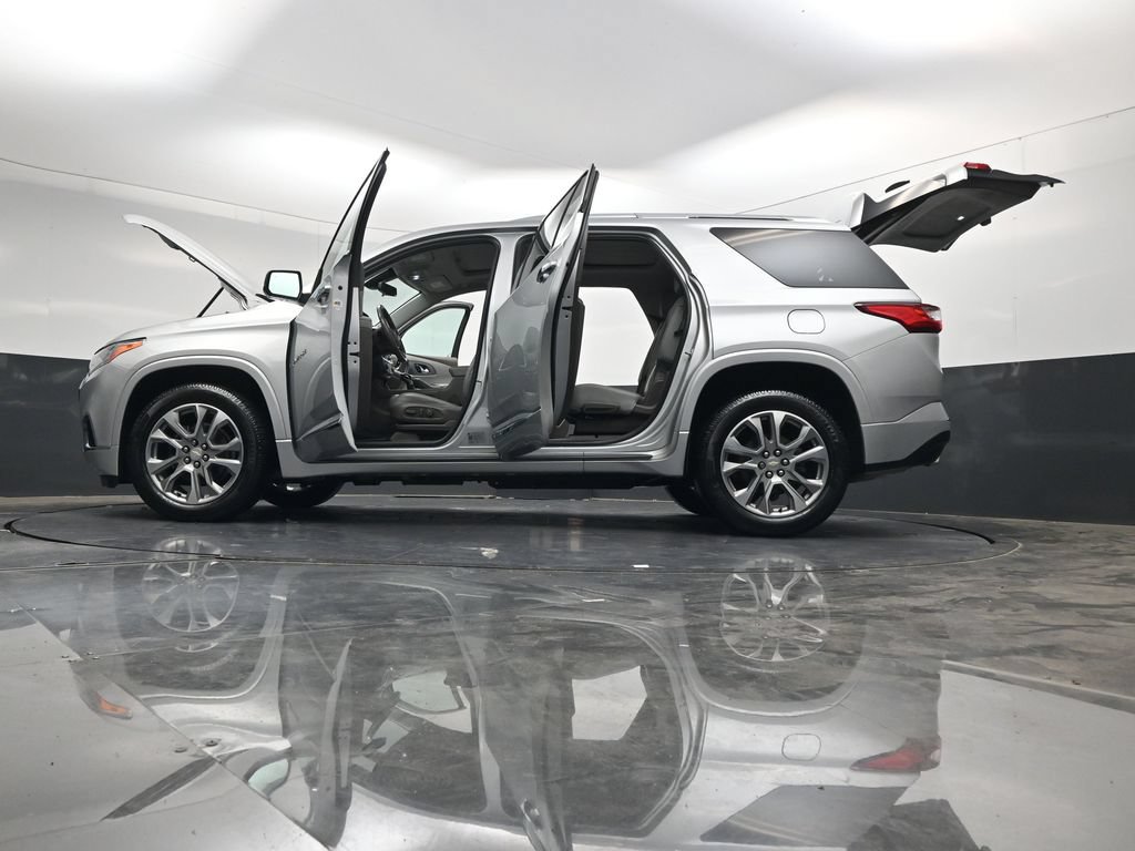 Used 2021 Chevrolet Traverse Premier FWD image 44