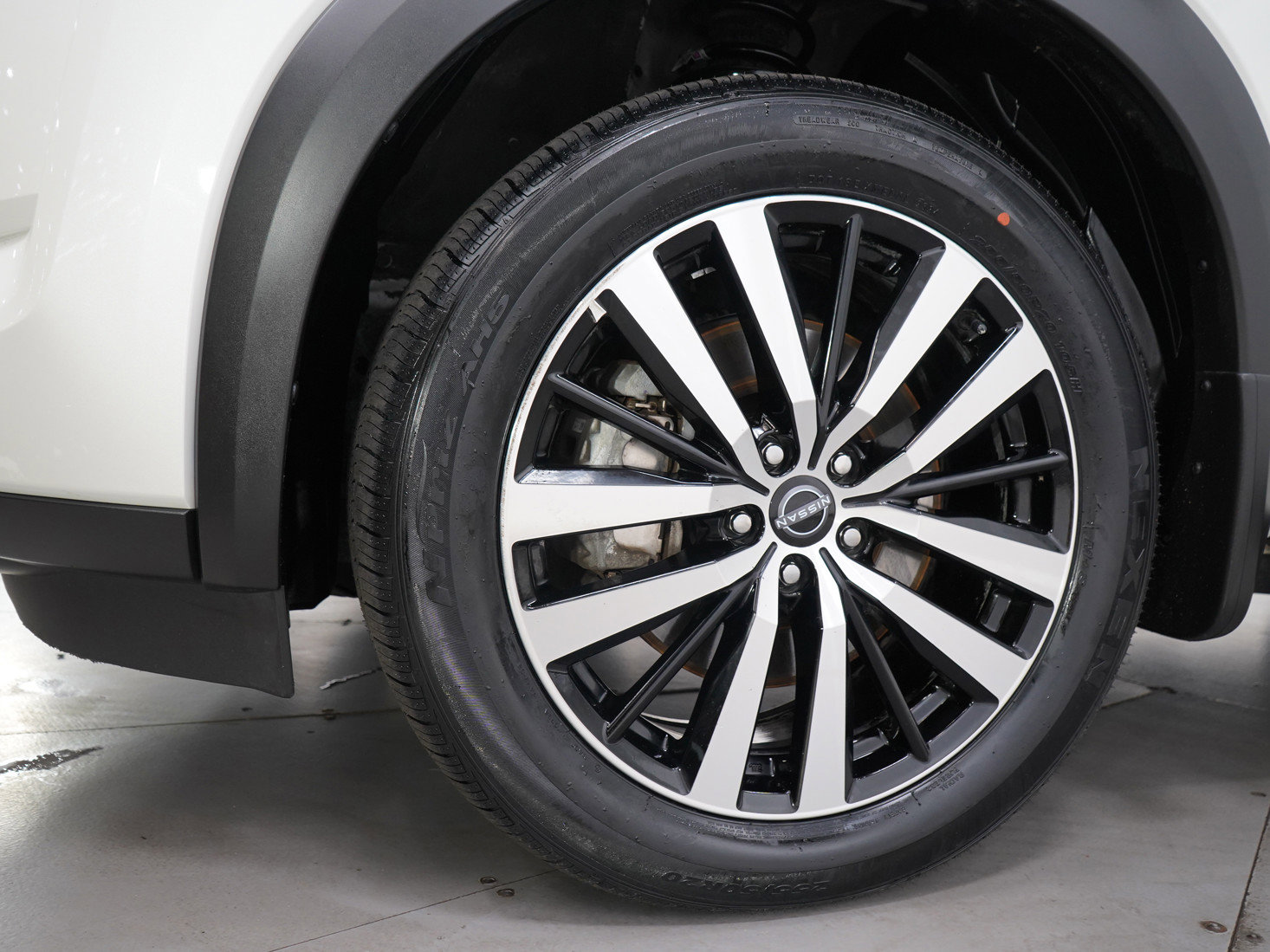 Used 2023 Nissan Pathfinder Platinum image 34