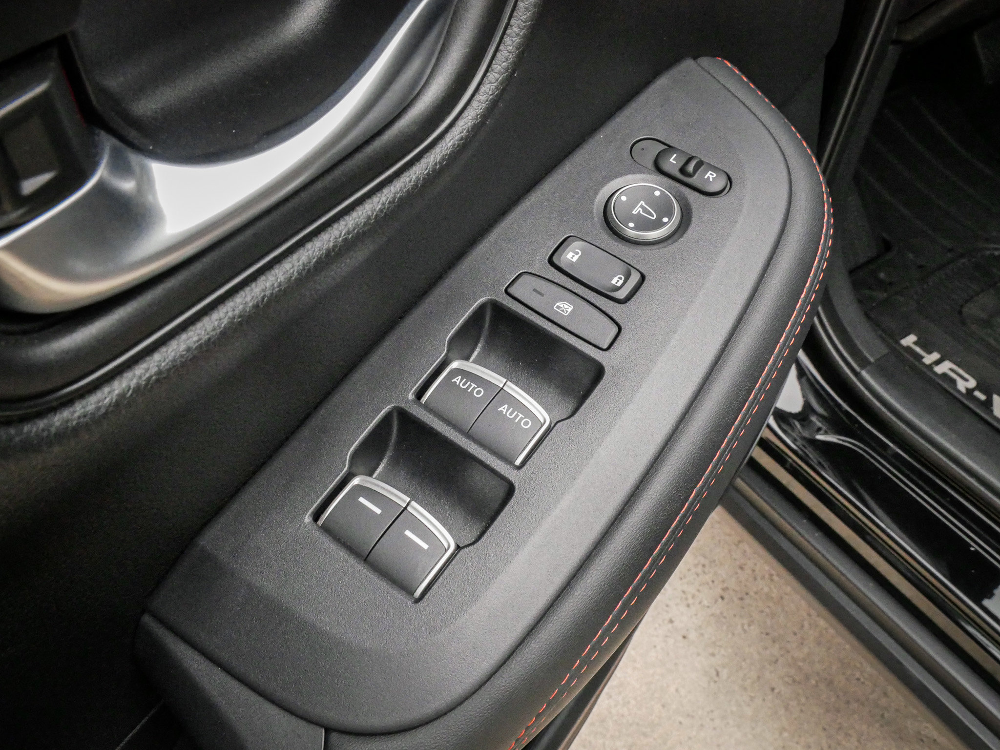 Used 2025 Honda HR-V Sport image 15