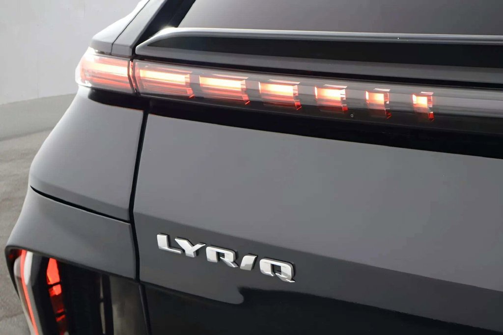 Used 2024 Cadillac Lyriq Luxury RWD image 43