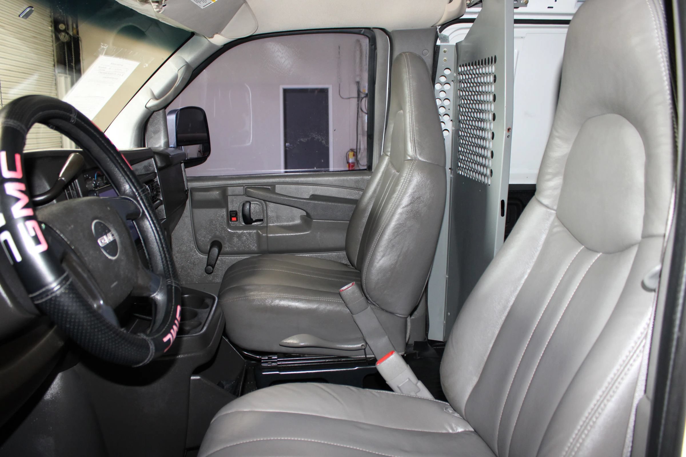Used 2008 GMC Savana 2500 Extended RWD image 18