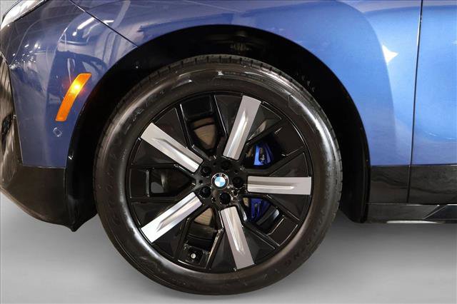 Used 2024 BMW iX xDrive50 w/ Premium Package image 28