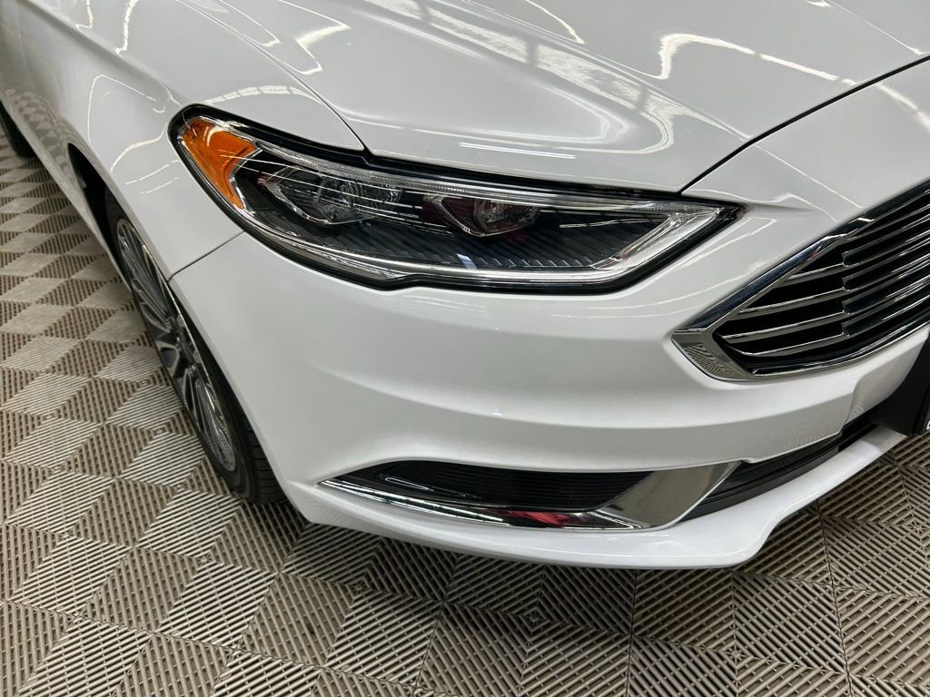 Used 2018 Ford Fusion SE w/ Fusion SE Technology Package image 3