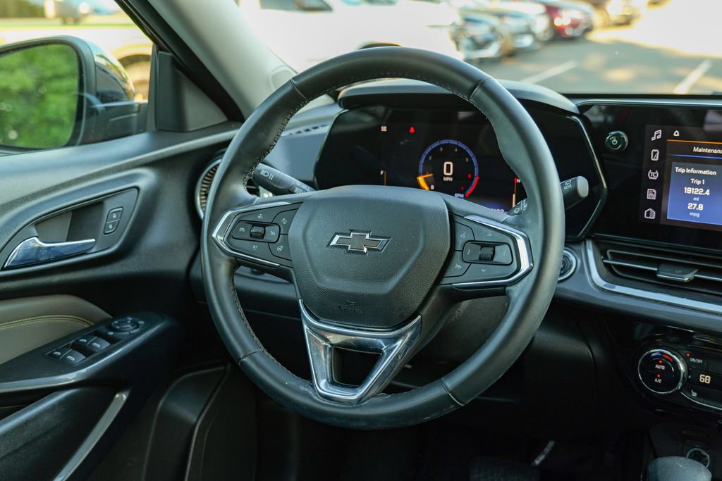 Used 2024 Chevrolet Trax ACTIV w/ Sunroof Package FWD image 39