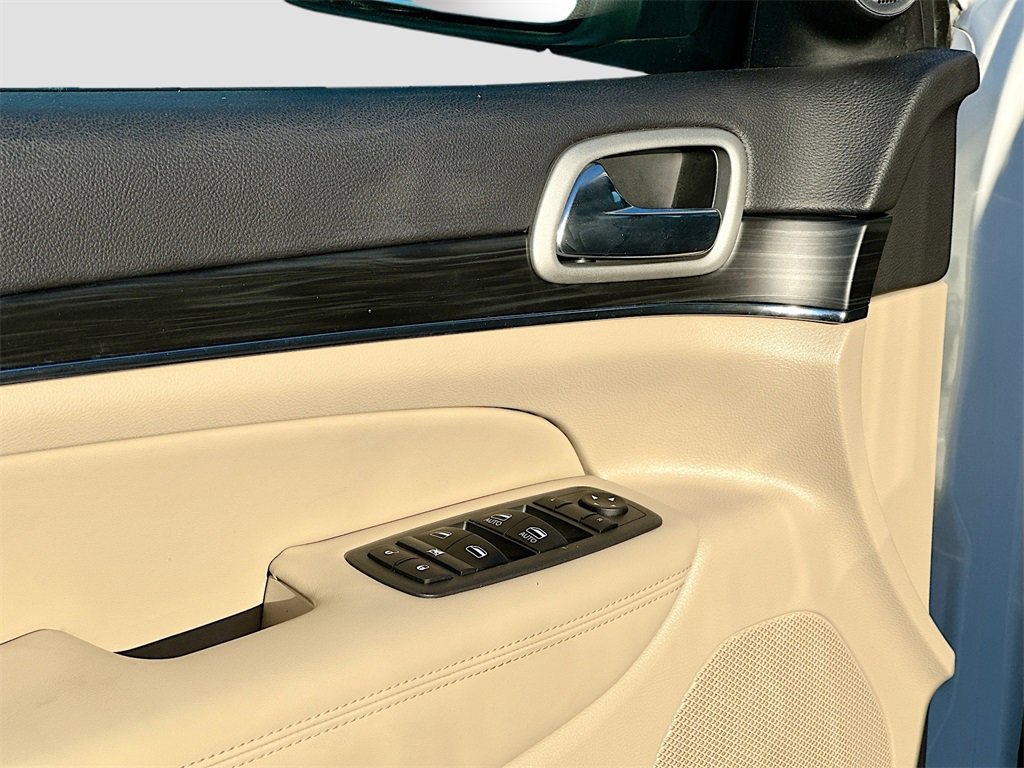 Used 2021 Jeep Grand Cherokee Limited w/ Luxury Group II image 18