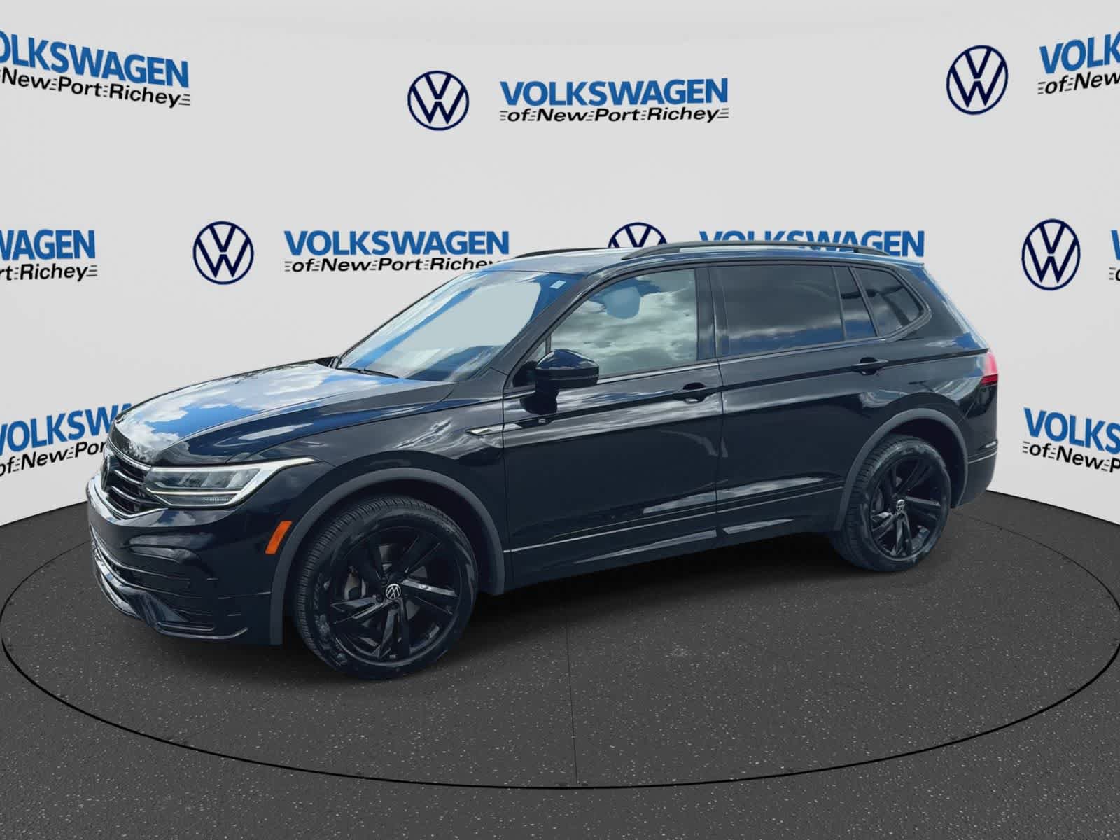 Used 2024 Volkswagen Tiguan SE R-Line FWD image 4