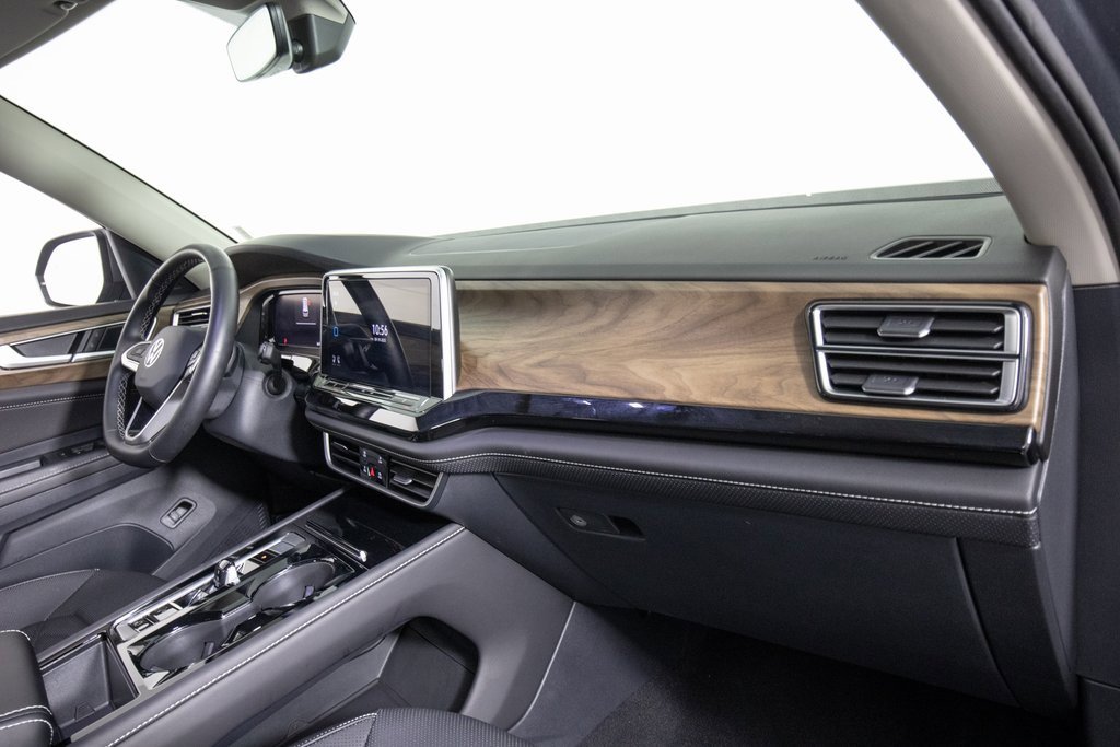 Used 2025 Volkswagen Atlas SE image 16