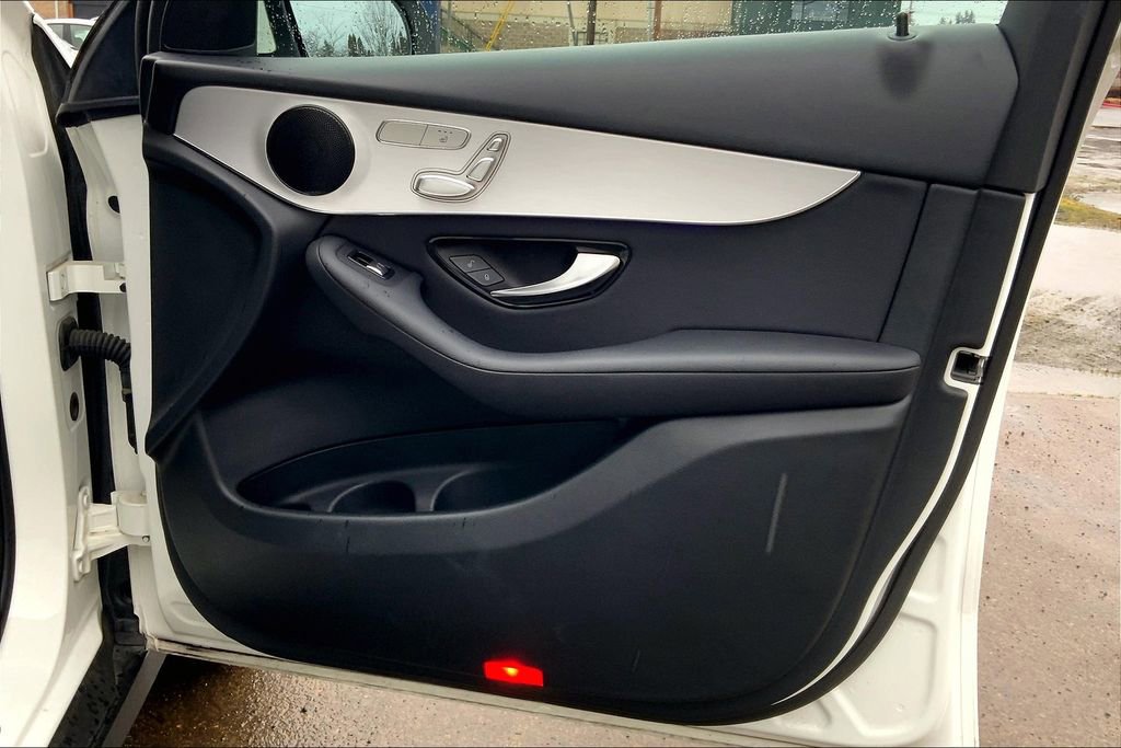 Used 2021 Mercedes-Benz GLC 300 4MATIC image 24