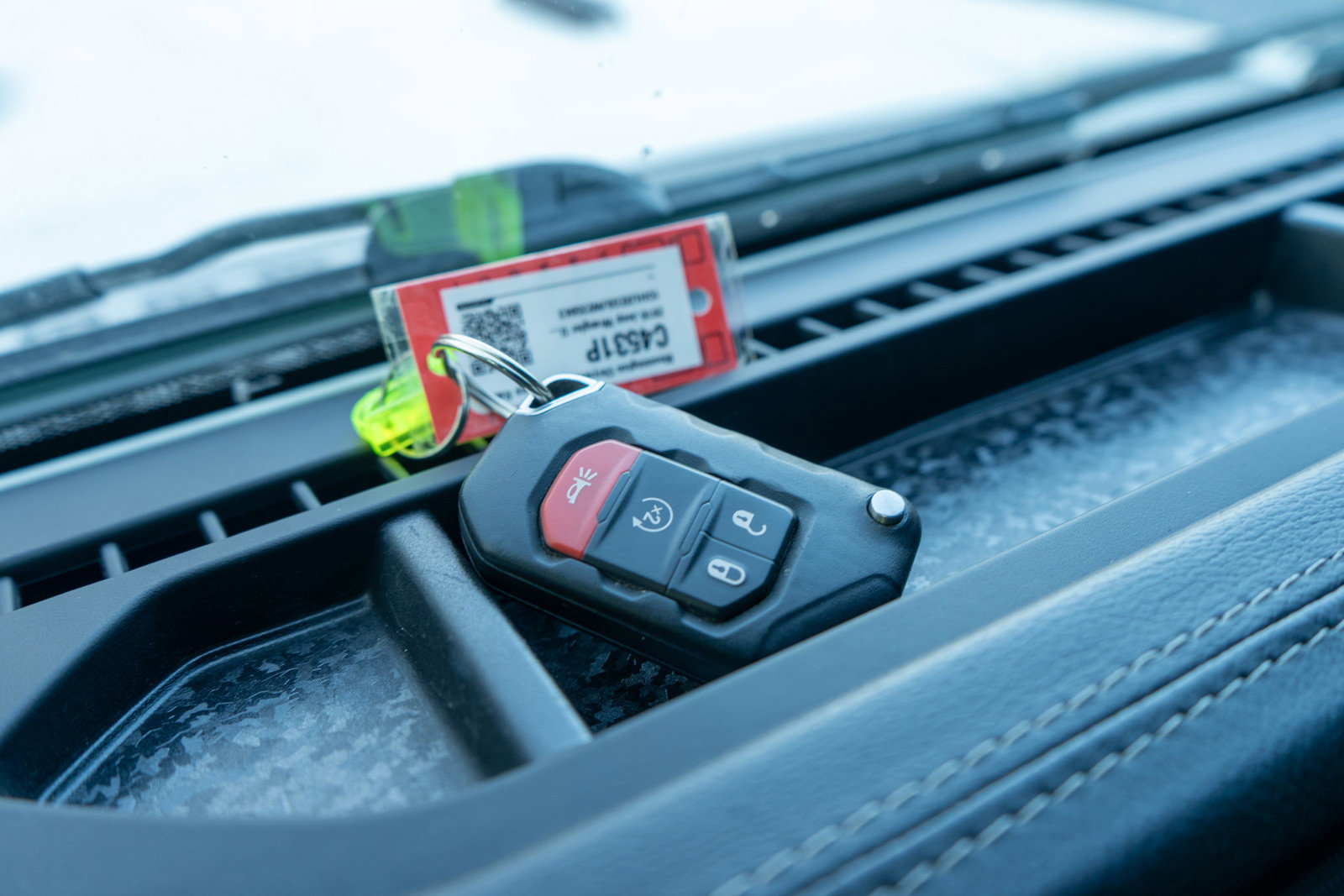 Used 2018 Jeep Wrangler Unlimited Sahara w/ Uconnect 4C Nav & Sound Group image 28